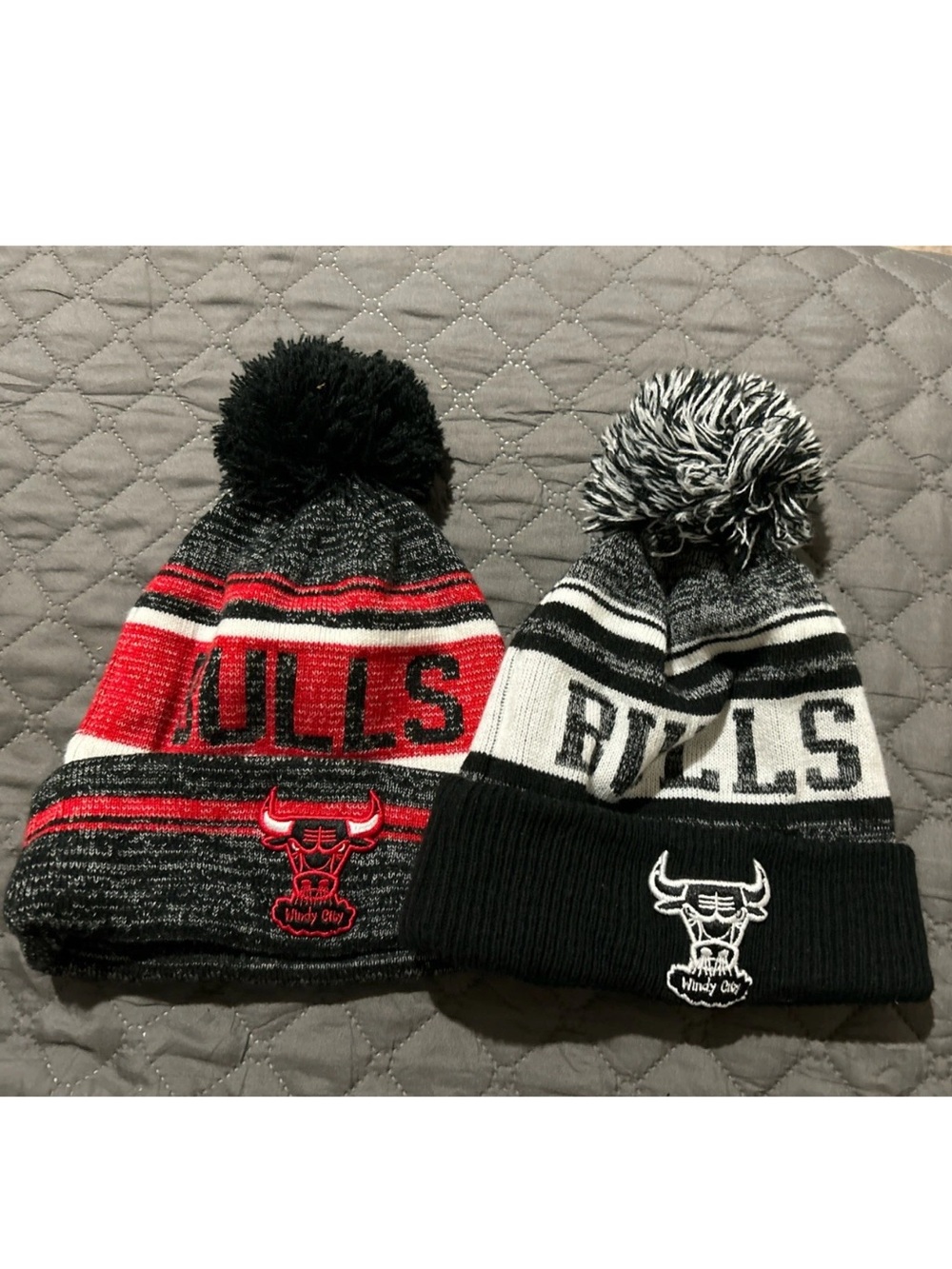 NBA Bulls Pom Beanie Duo - Red, Black & Gray